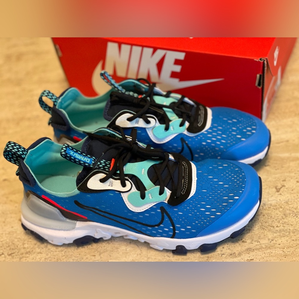 Women’s tennis shoes - Picture 3 of 8